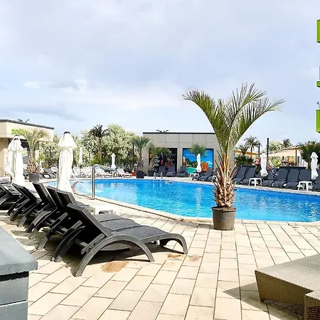 Blue Dream N Pool Beach Apartment *